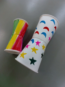 空飛び紙コップ